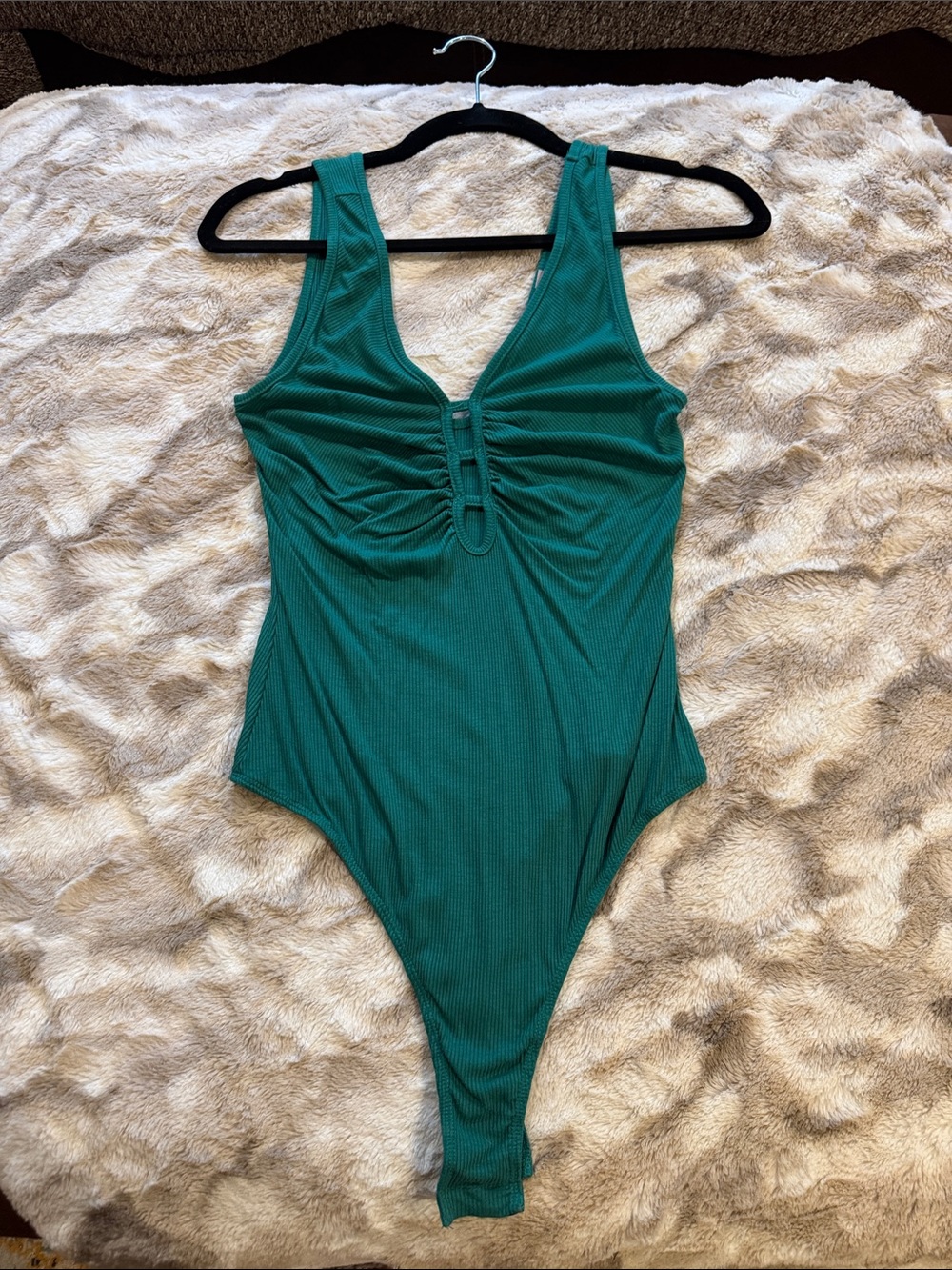 Green Keyhole Ribbed Tank Top - Women - Picture 3 of 5